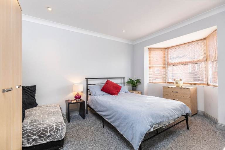 Double room in Redcar smart, spacious house share