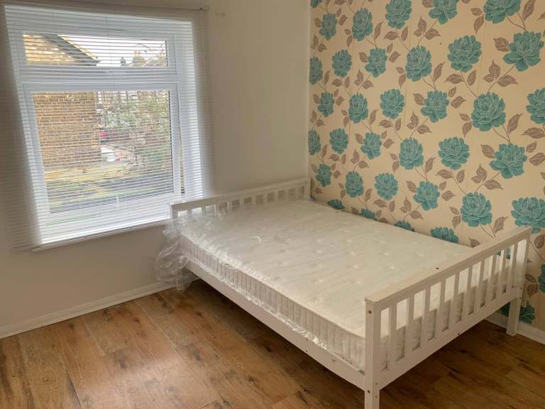 Double room to let @ E17 6JX, Walthamstow, all bills included, fully furnished and free WiFi.