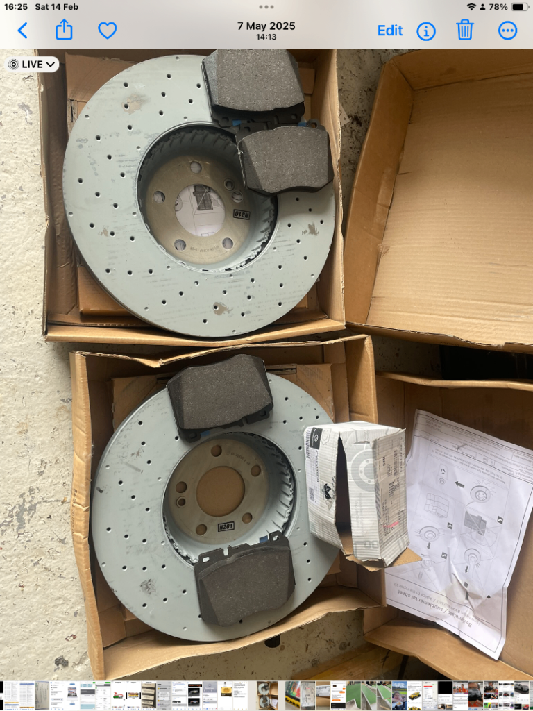 Pair of genuine Mercedes E Class  brake Discs and pads. 