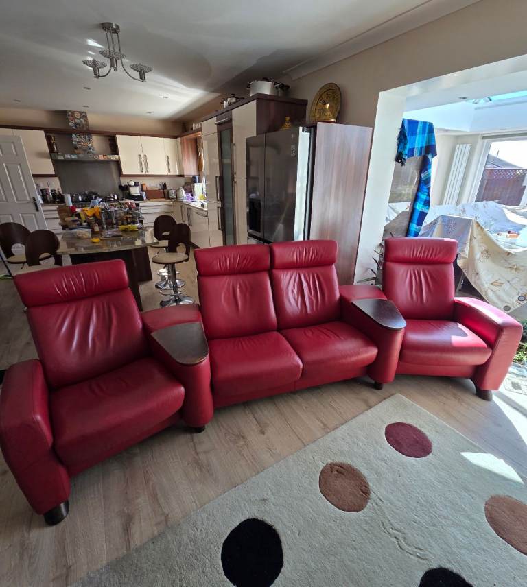 Free cinema style "Stressless" sofa