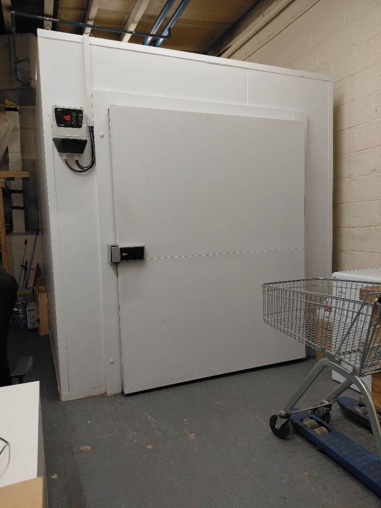 Unit with cold room to let