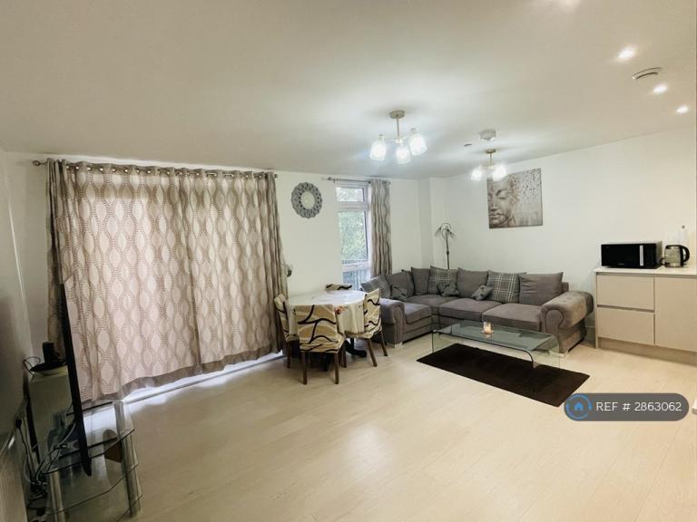 2 bedroom flat in Wych Elm, Harlow, CM20 (2 bed) (#2863062)