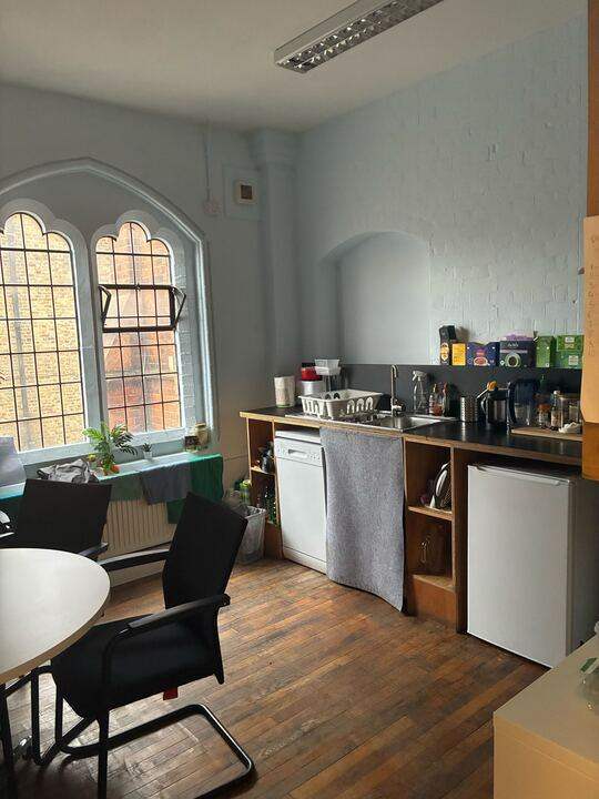 Own office in Kennington with shared kitchen/meeting room