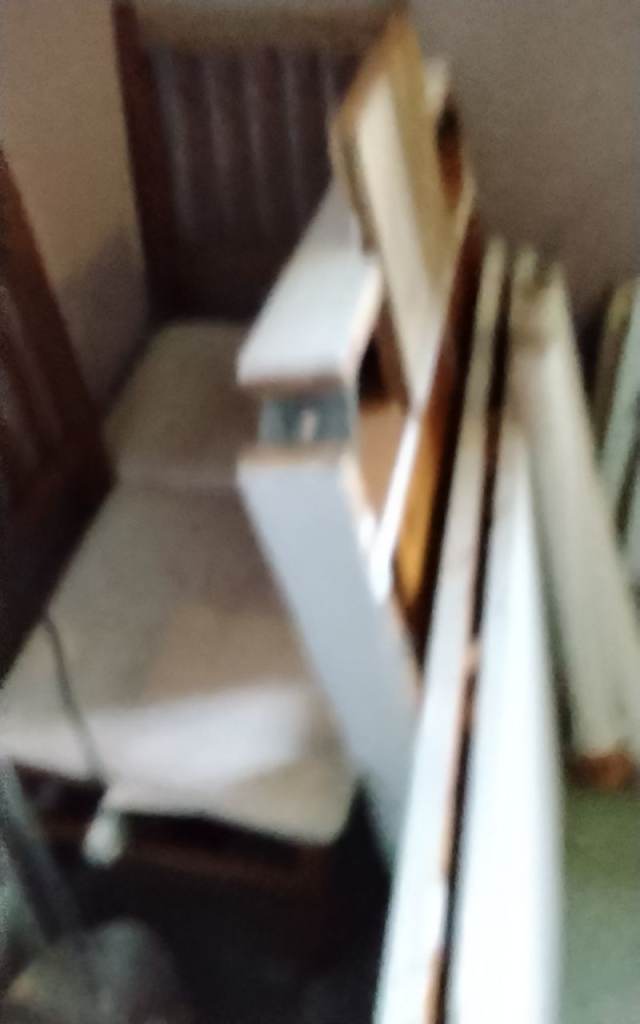 Round table. And 2 chair