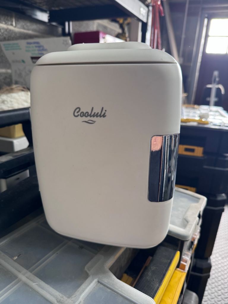 Mini fridge
