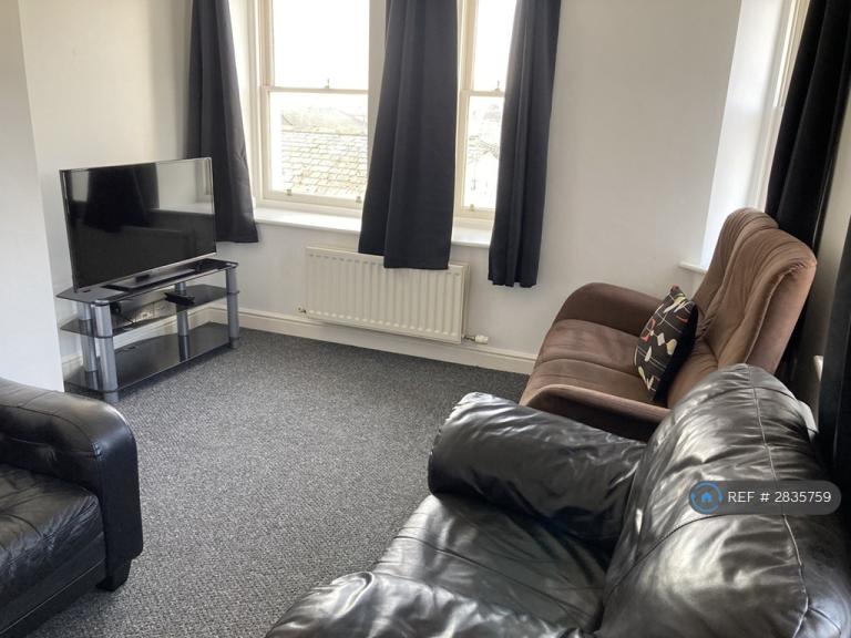 2 bedroom flat in Crosby Street, Maryport, CA15 (2 bed) (#2835759)