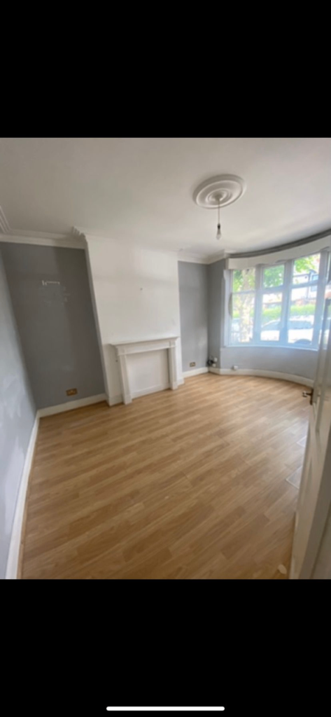 large 1bed flat le3 1ap off narbrough rd quiet road 