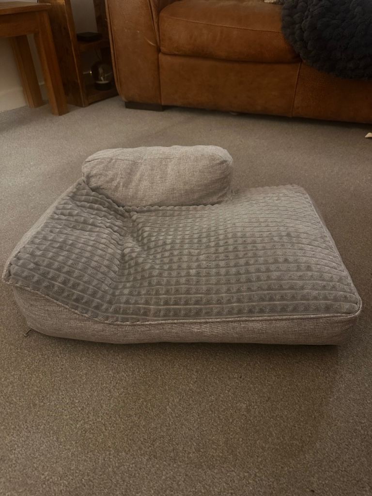 Dog bed 