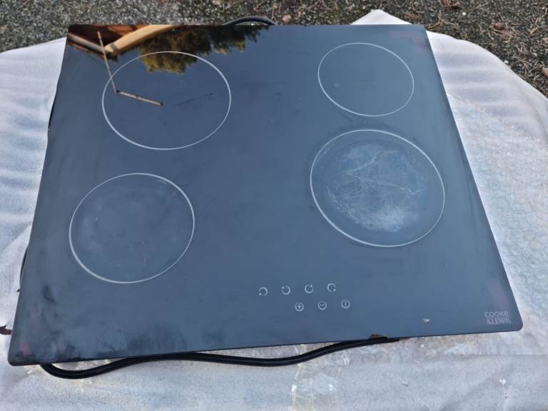 Cooke & Lewis 4-Zone Ceramic Hob – Works Perfectly – Small Chip
