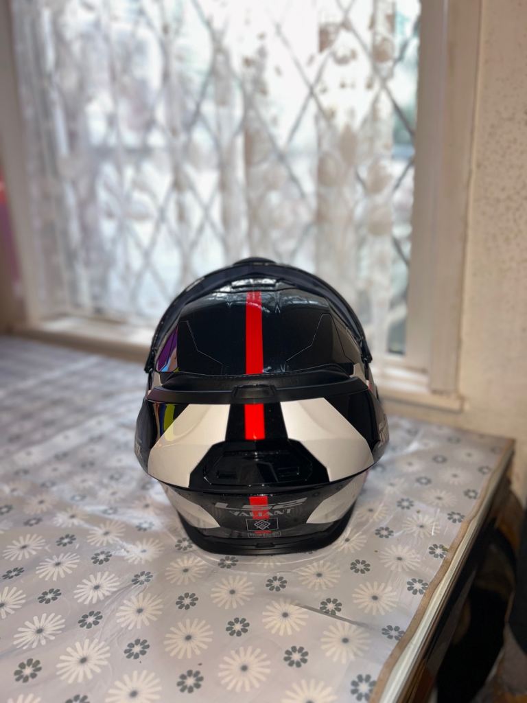 Helmet LS2 VALIANT M SIZE ONLY £230