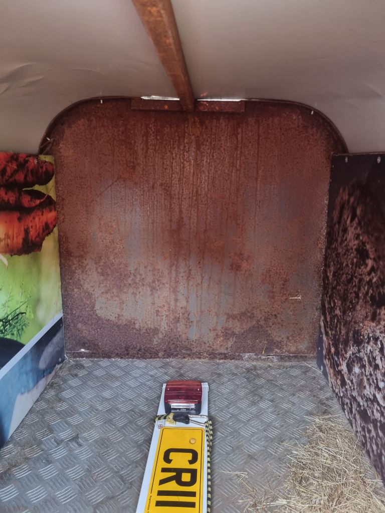3x4 livestock trailor £270