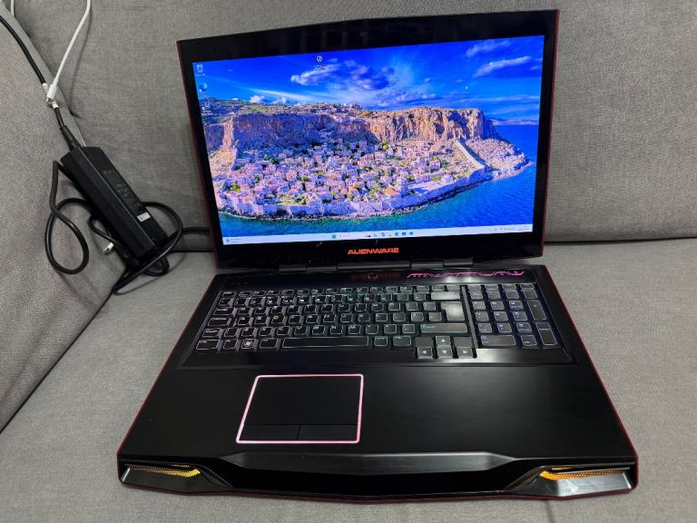 Alienware M17xR4 17”inch core i7 24gb Ram 256GB SSD Windows 11 Pro
