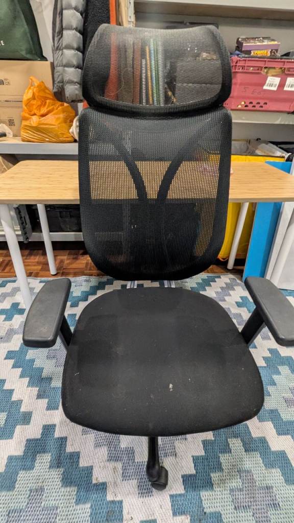 Black Mesh Office Chair – Good Condition