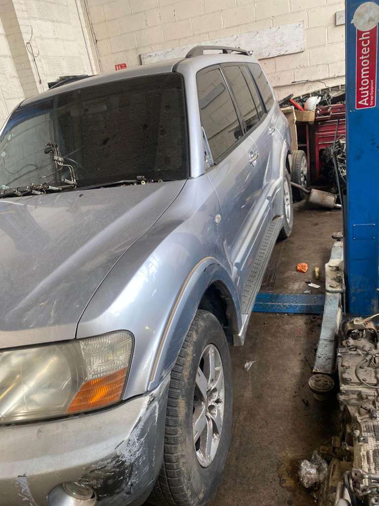 Mitsubishi Shogun 3.2 DI-D Elegance LWB Auto – 2005 (55) – Silver