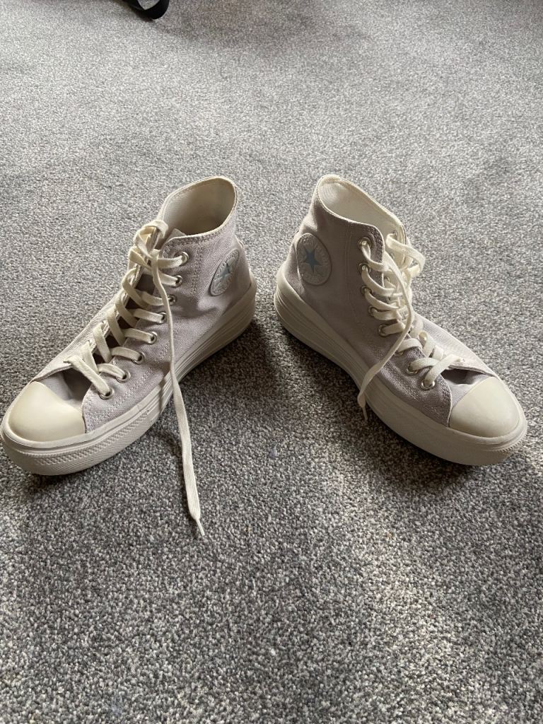 Converse women’s size 7 