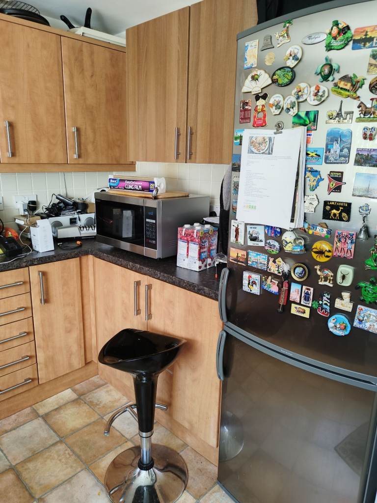 Large en-suite room to rent 