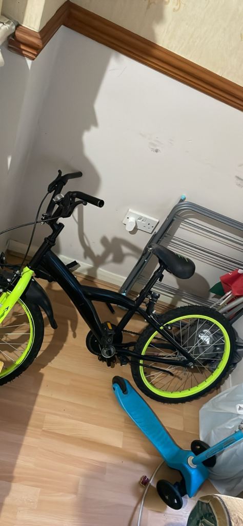 Kids Black Bike with Neon Yellow Wheels – Good Condition