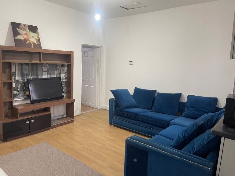 2 bedroom flat - M14