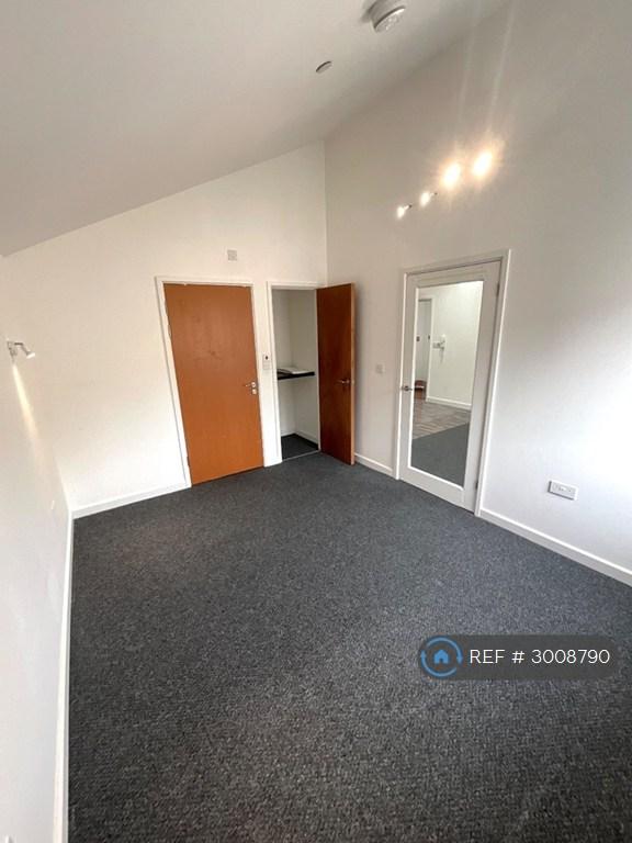1 bedroom flat in Jenner Street, Barry, CF63 (1 bed) (#3008790)