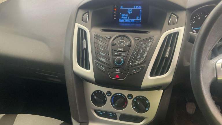 2013 Ford Focus 1.6 Zetec Euro 5 5dr HATCHBACK Petrol Manual