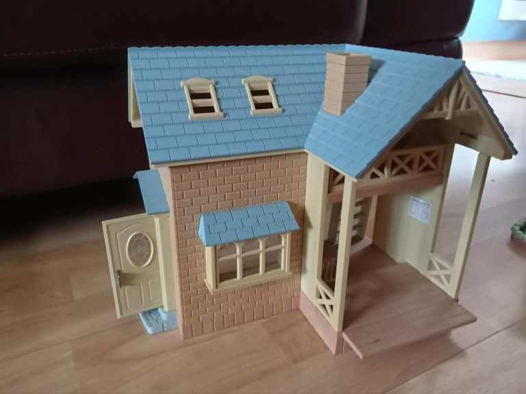 Children's Toy House - Good Condition