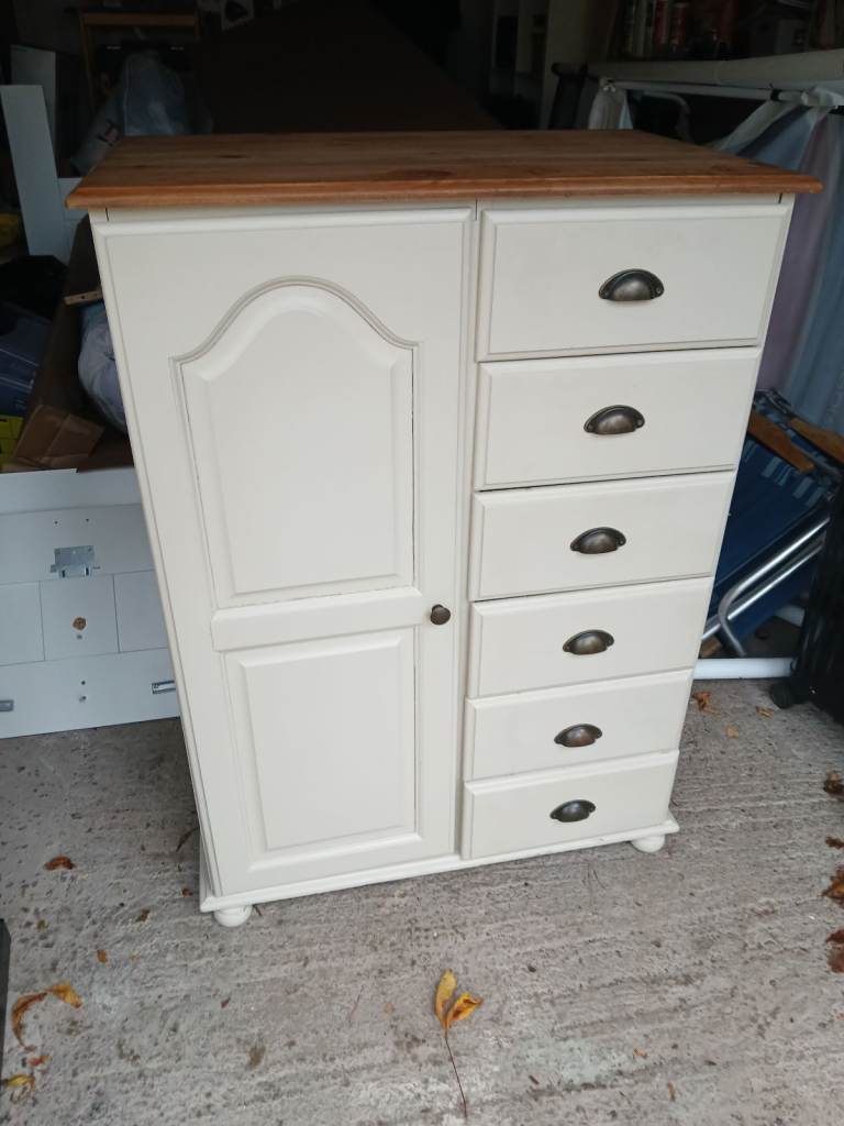 Small wardrobe with 6 drawers.