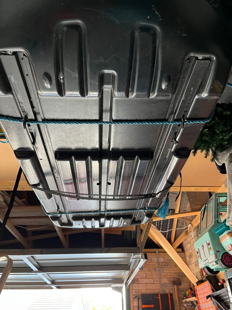 Roof box