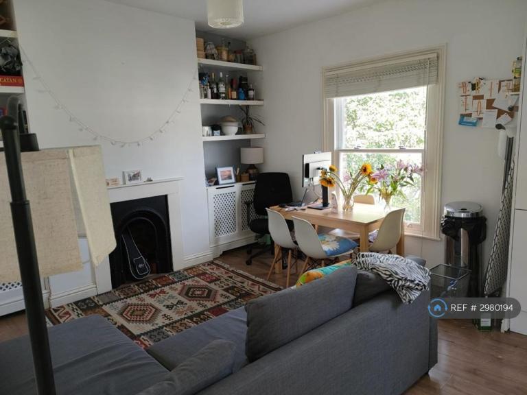 2 bedroom flat in Saltoun Road, London, SW2 (2 bed) (#2980194)