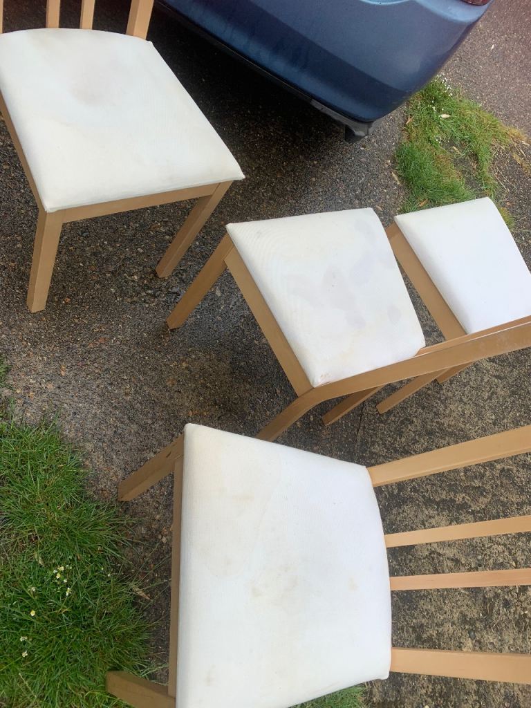 Set of 4 Wooden Dining Chairs with Cream Cushions