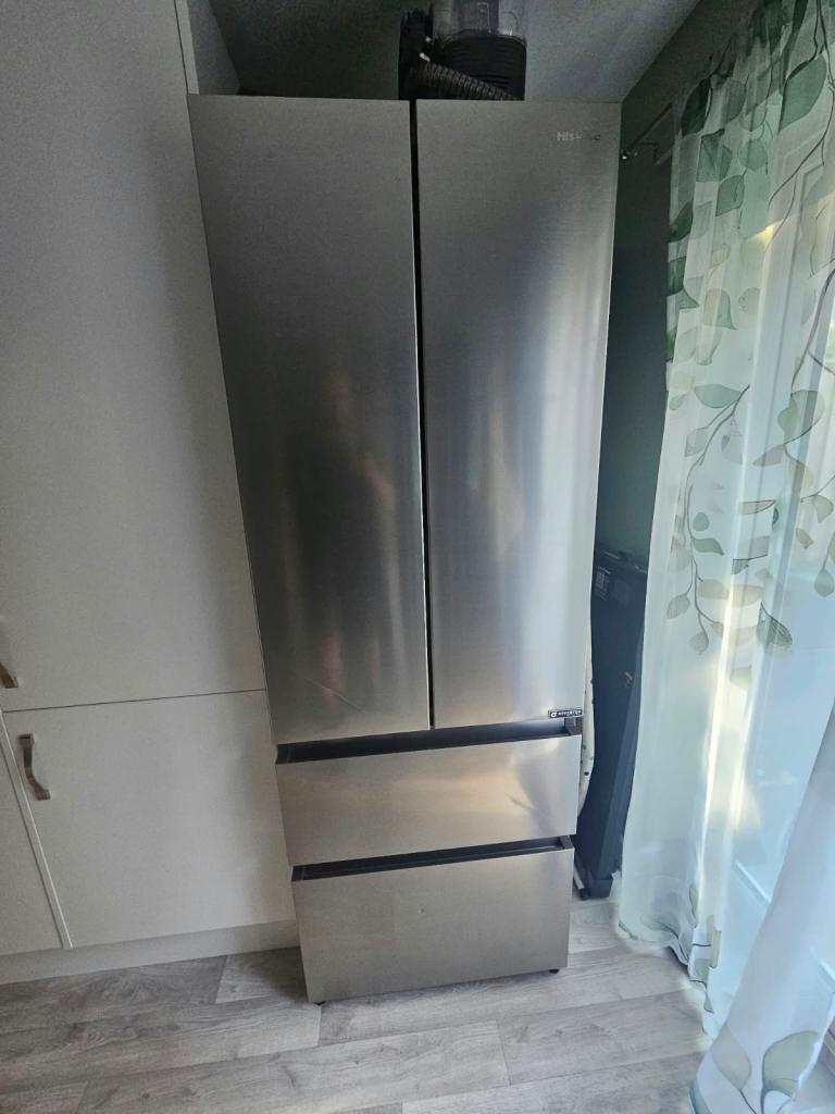 Hisense RQ560N4SB1 American Style Fridge Freezer – Silver, Good Condition