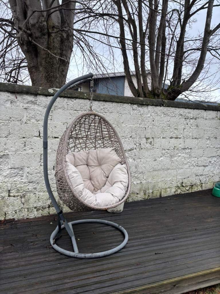 Egg chair