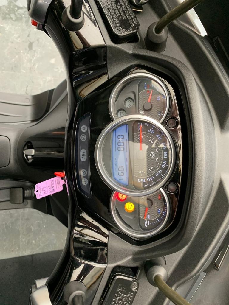 PIAGGIO MP3 300 YOURBAN LT LOW MILEAGE HPI CLEAR 