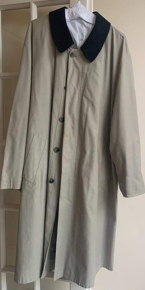 MEN'S AUSTIN REED RAINCOAT with removable winter lining & collar - Size 46R