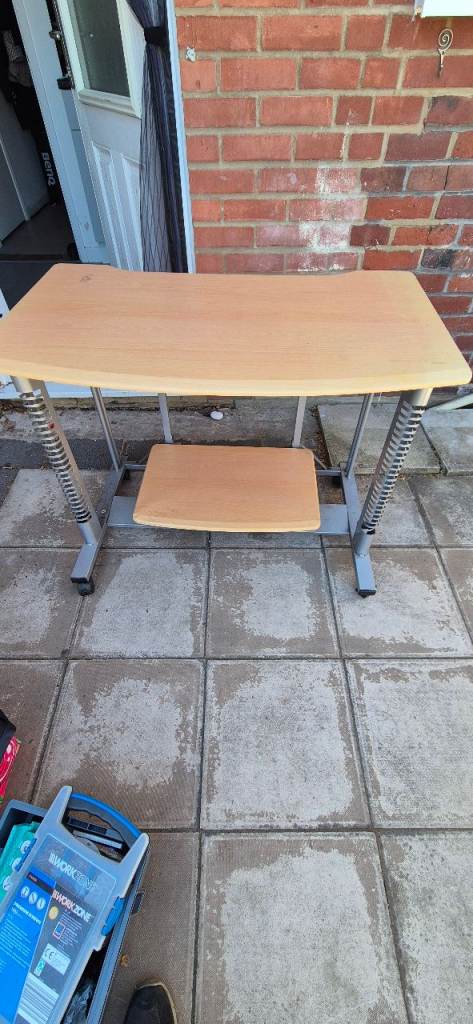 Computer Desk for home very good condition