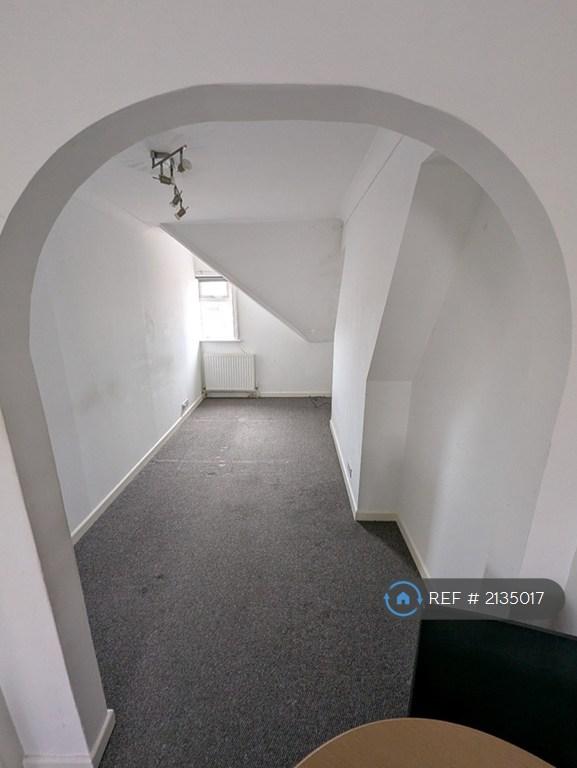 1 bedroom flat in Windsor Road, Bournemouth, BH5 (1 bed) (#2135017)