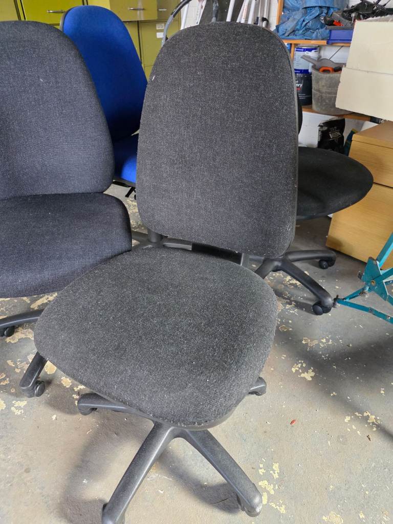 Swivel office desk chairs