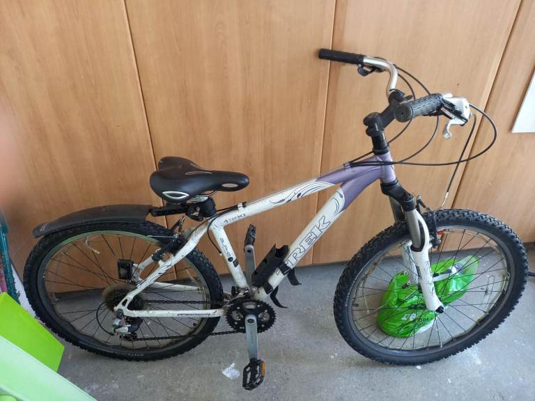 White Trek 4300 mountain bike