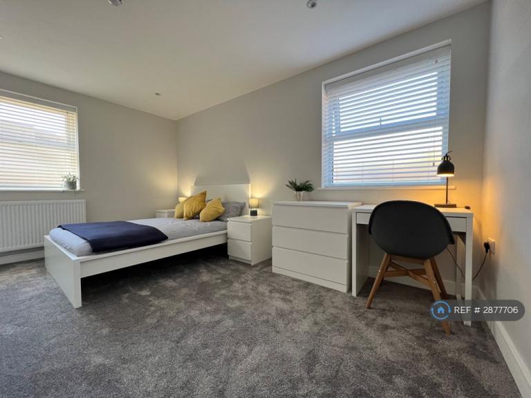 1 bedroom in Milton Road, Portsmouth, PO3 (#2877706)