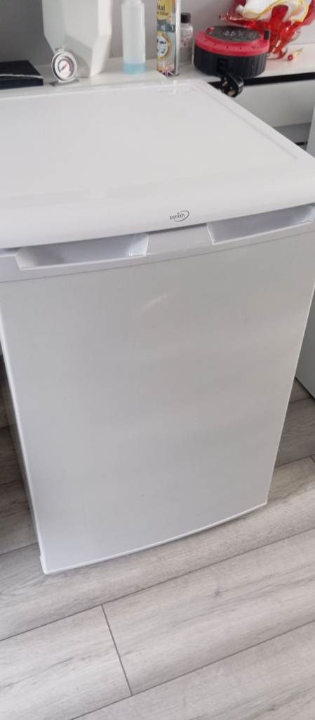 Zenith under counter fridge with small freezer 