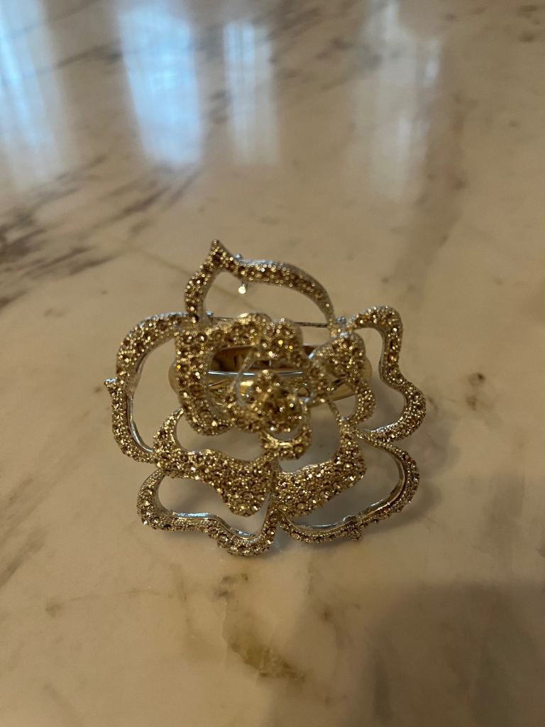 Women’s Brooch/scarf ring  Shape Of Rose Brand New 