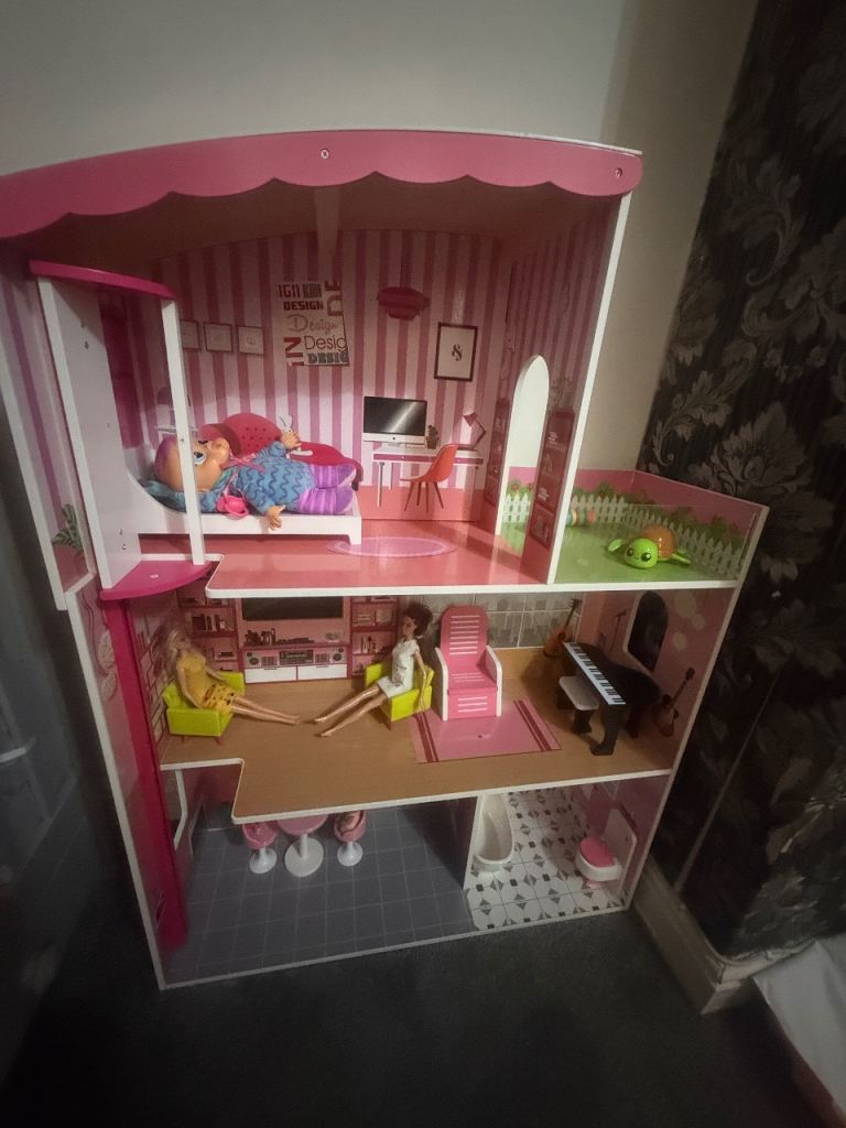 Doll house toys