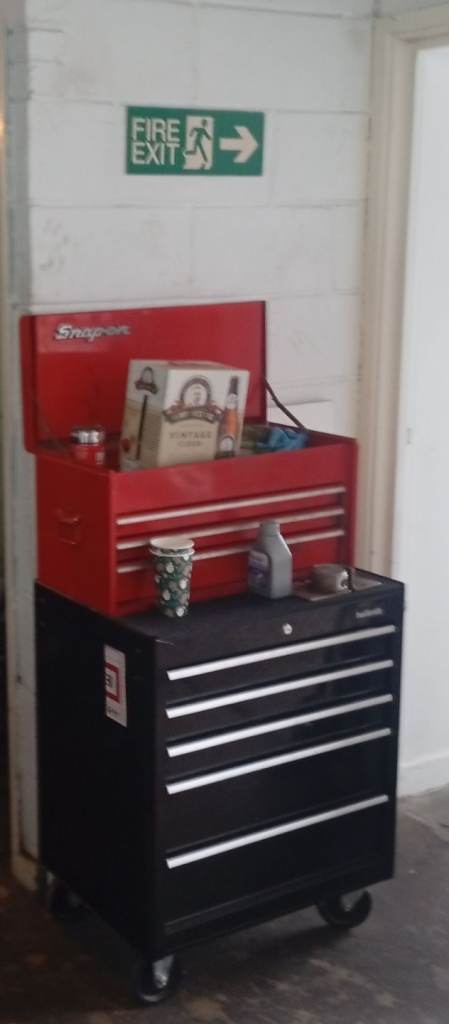 Snap on top box . Halfords roll cab 