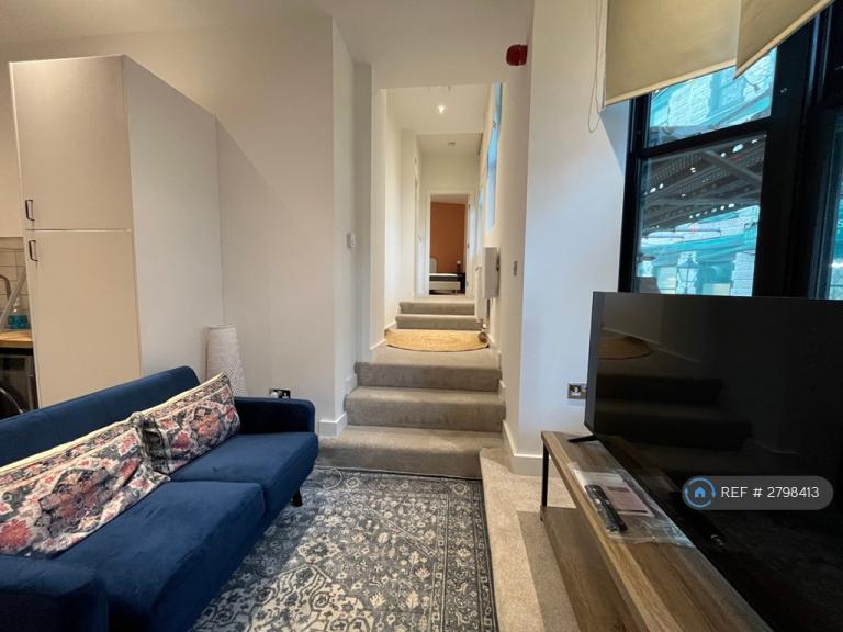 1 bedroom flat in New Briggate, Leeds, LS2 (1 bed) (#2798413)