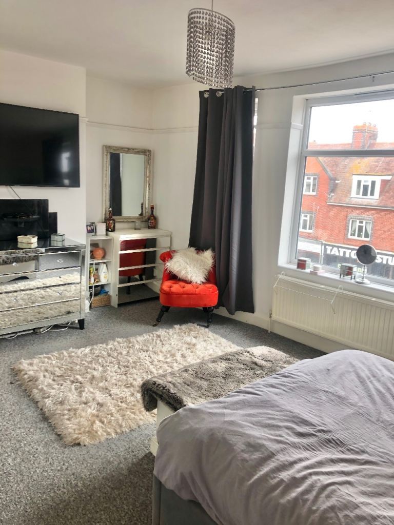 Large room available short / long term Hove £795