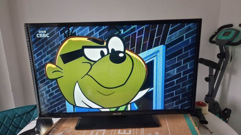 CELCUS 32 INCH HD LED TV COMBI WITH BUILT IN DVD PLAYER, FREEVIEW , USB PLAYBACK 