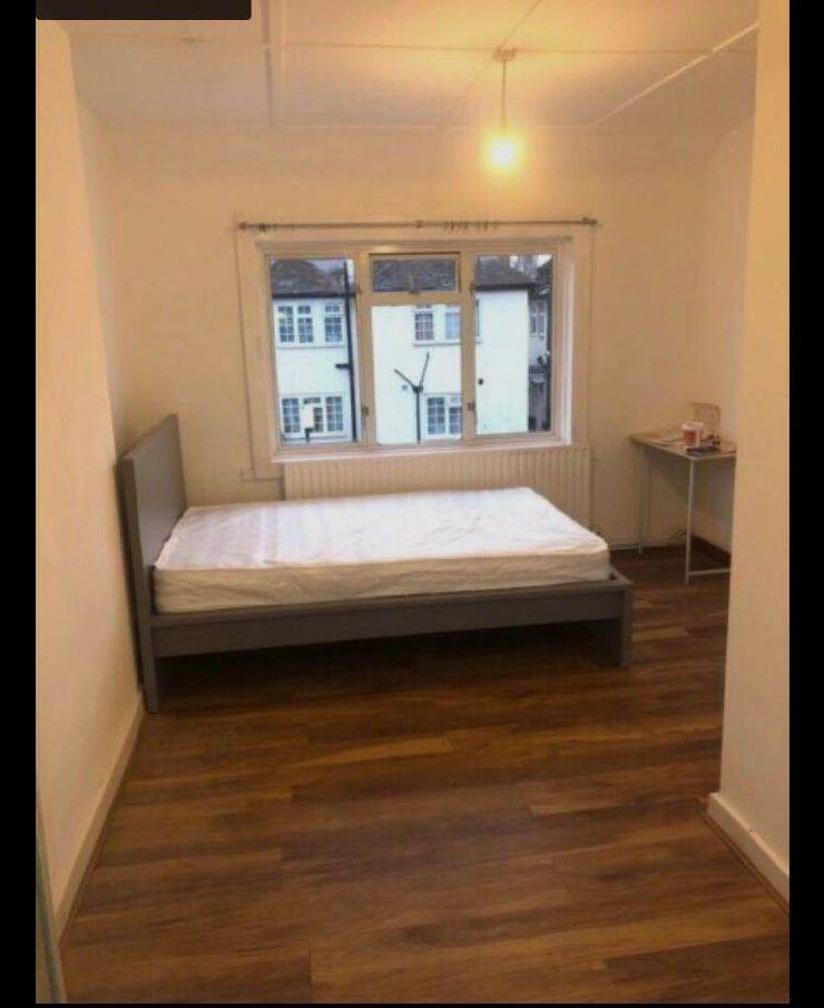 image for Studio available to rent. DSS Working prof couple/single. East Acton W12. £1350 pm Bills