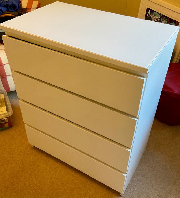 White Set of Drawers