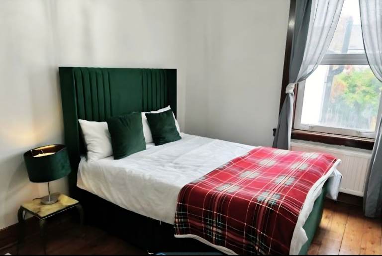Double for rent near east croydon station 