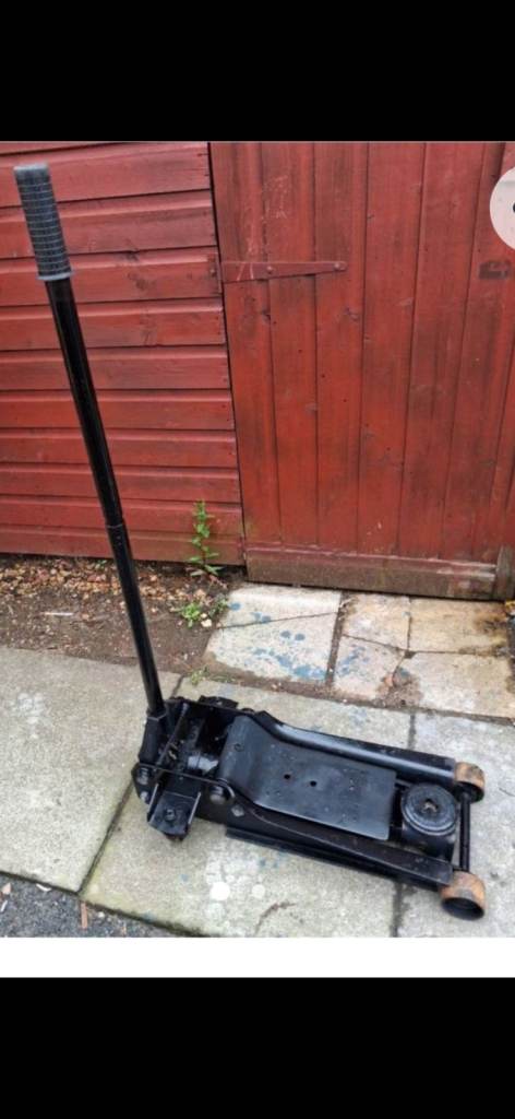 Robust Trolley Jack for Car Servicing – Good Condition