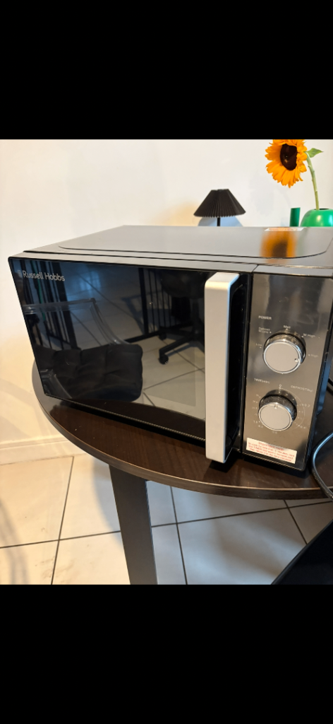 Russell Hobbs RHM2015-AG Microwave Oven – Black, Good Condition